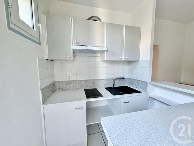 Appartement F1 à louer - 1 pièce - 32.4 m2 - RODEZ - 12 - MIDI-PYRENEES - Century 21 Foch Immobilier